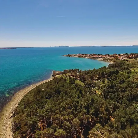 1 Bedroom Beautiful In 维尔