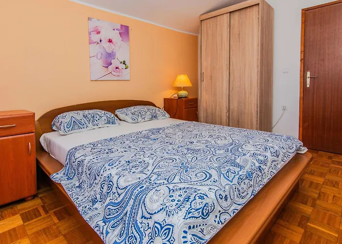 1 Bedroom Beautiful In Appartement