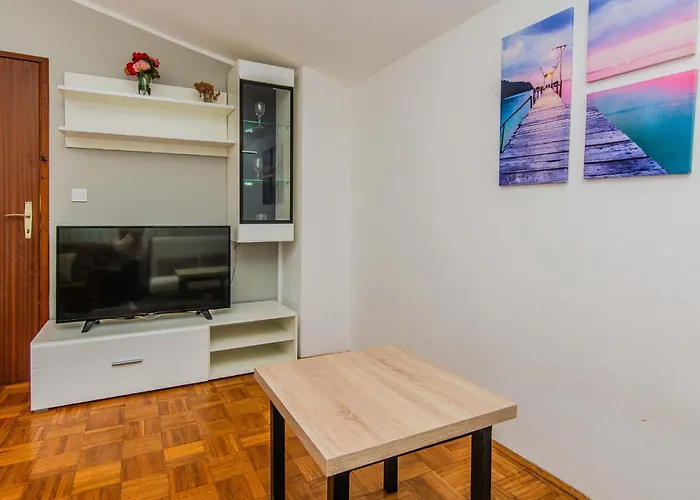 1 Bedroom Beautiful In *