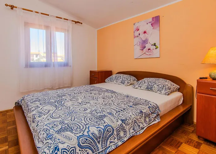 1 Bedroom Beautiful In 维尔