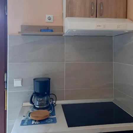 1 Bedroom Beautiful In Lägenhet *