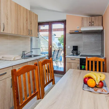 1 Bedroom Beautiful In Lägenhet *